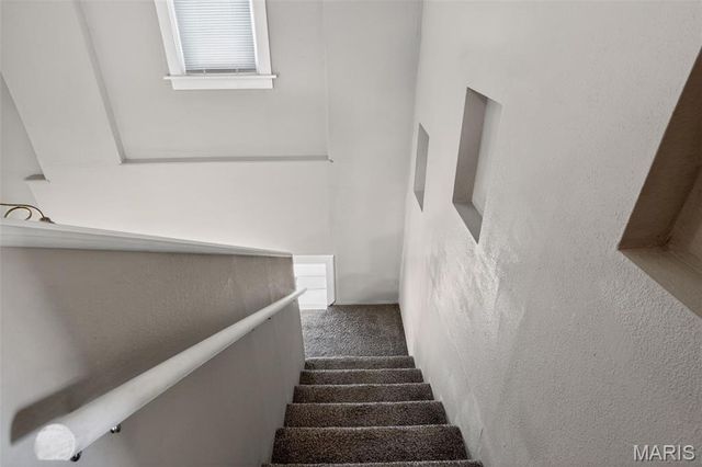 6812 Bartmer Avenue, St Louis, MO 63130