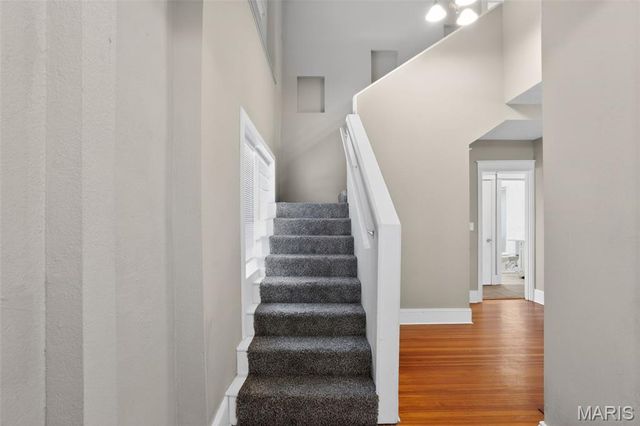 6812 Bartmer Avenue, St Louis, MO 63130