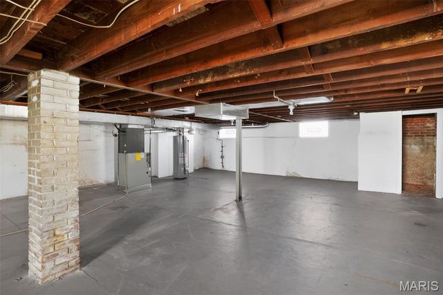 6812 Bartmer Avenue, St Louis, MO 63130