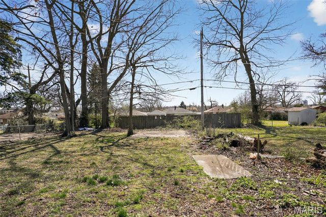 6812 Bartmer Avenue, St Louis, MO 63130