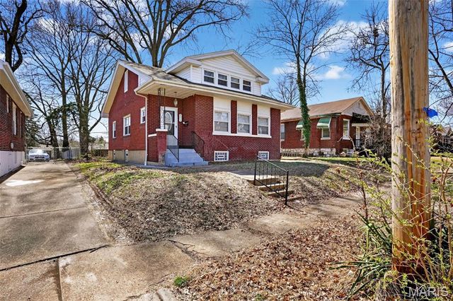 6812 Bartmer Avenue, St Louis, MO 63130