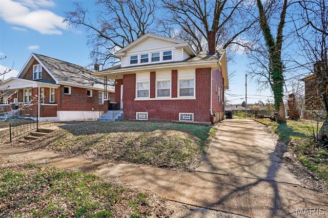 6812 Bartmer Avenue, St Louis, MO 63130