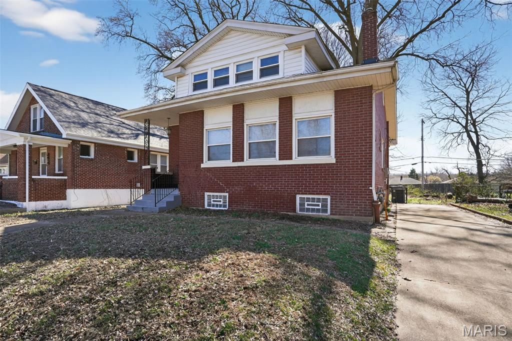 6812 Bartmer Avenue, St Louis, MO 63130