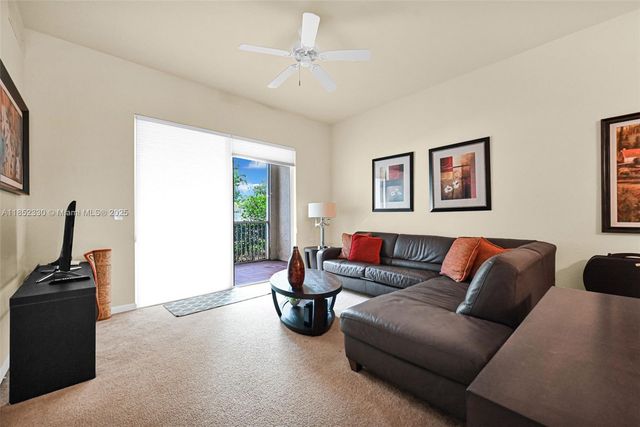 3500 Oaks Clubhouse Dr 101, Pompano Beach, FL 33069