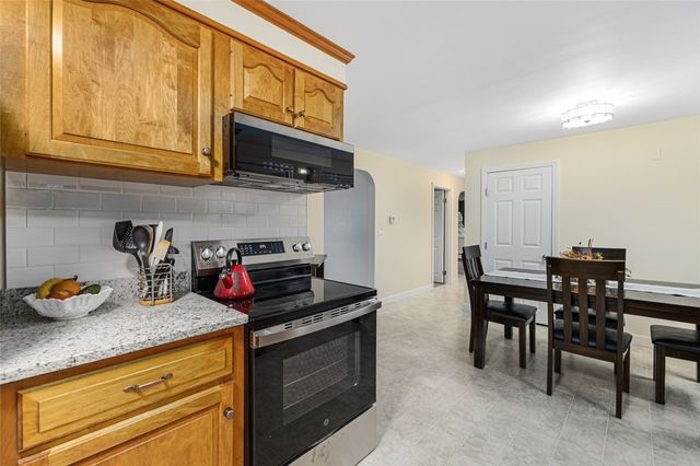 128 Old River Road, Lincoln, RI 02865