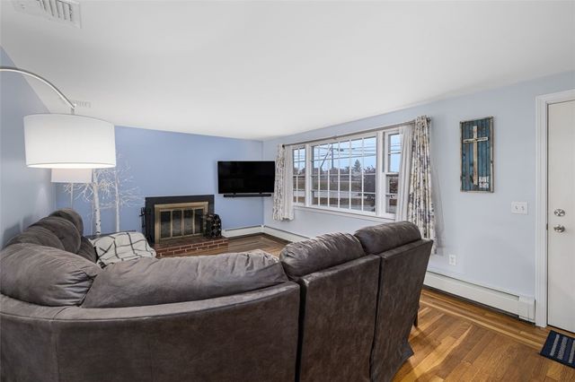 128 Old River Road, Lincoln, RI 02865