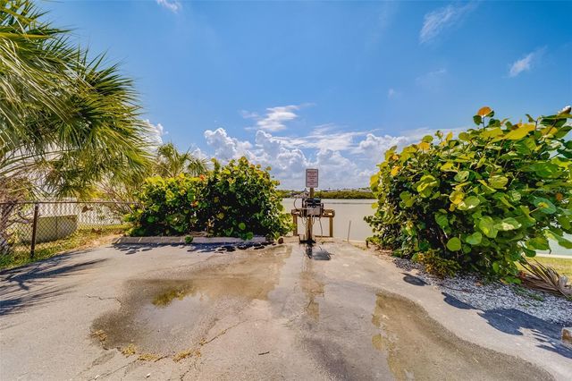 1 WINDRUSH BOULEVARD 63, Indian Rocks Beach, FL 33785