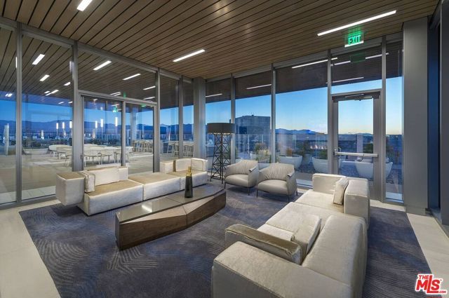 3033 Wilshire Avenue PH1705, Los Angeles, CA 90010