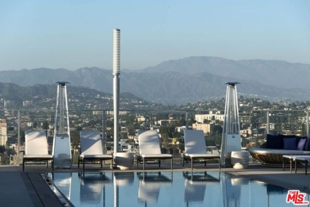 3033 Wilshire Avenue PH1705, Los Angeles, CA 90010