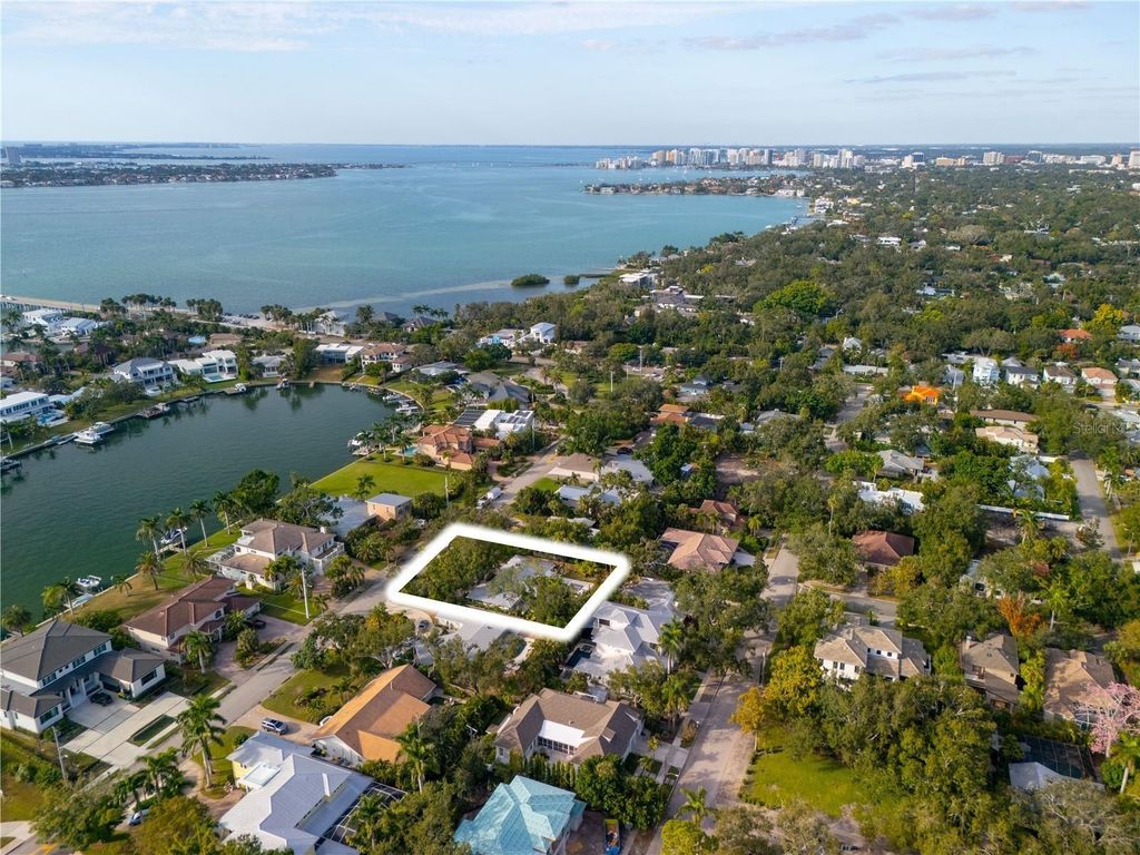 Image 12 of property listing at 3705 TANGIER TERRACE, Sarasota, FL 34239