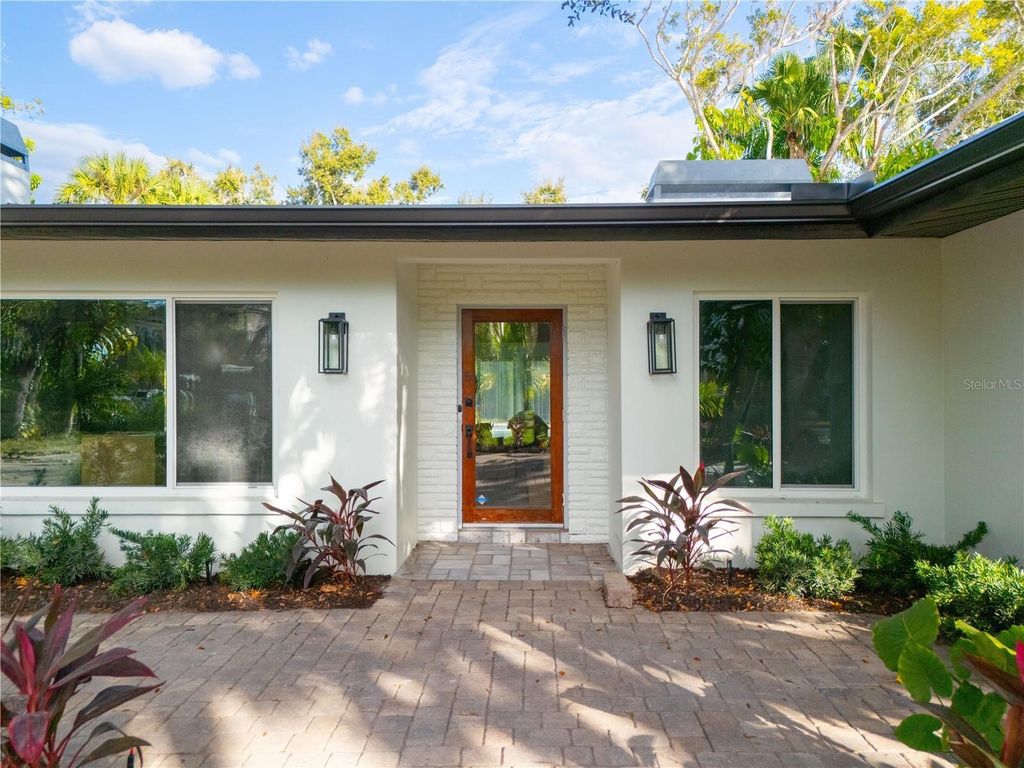 Image 6 of property listing at 3705 TANGIER TERRACE, Sarasota, FL 34239