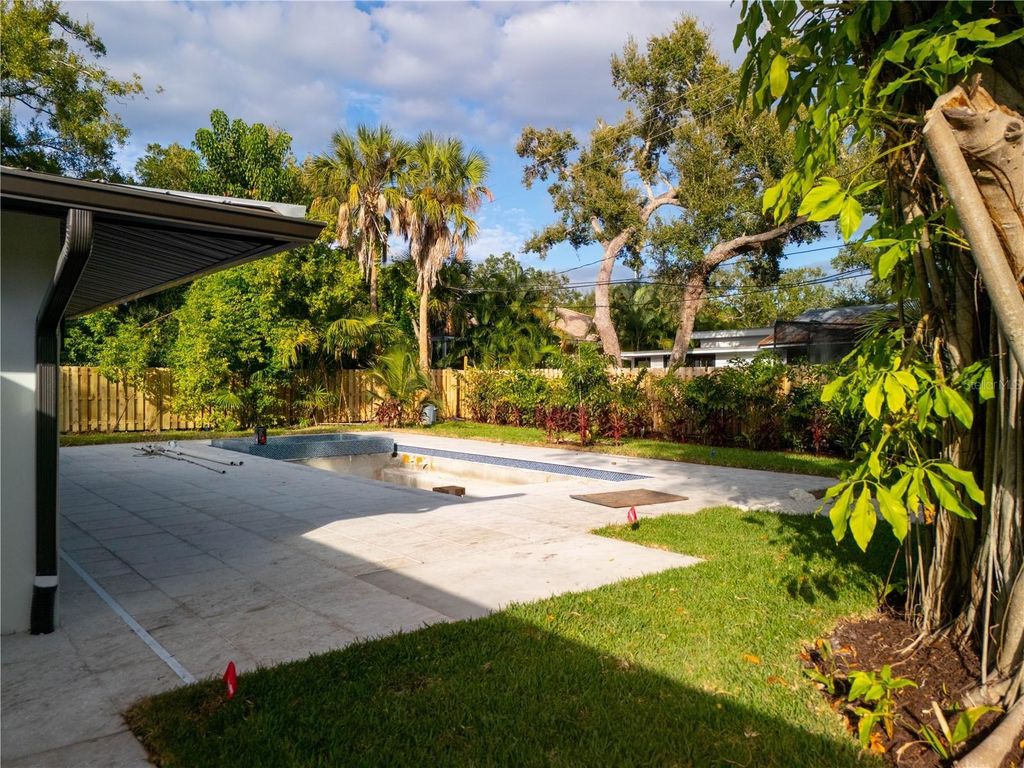 Image 7 of property listing at 3705 TANGIER TERRACE, Sarasota, FL 34239