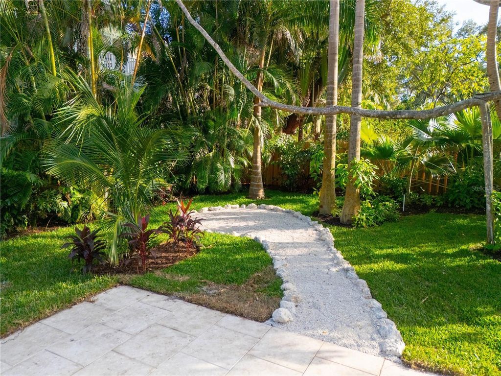 Image 8 of property listing at 3705 TANGIER TERRACE, Sarasota, FL 34239