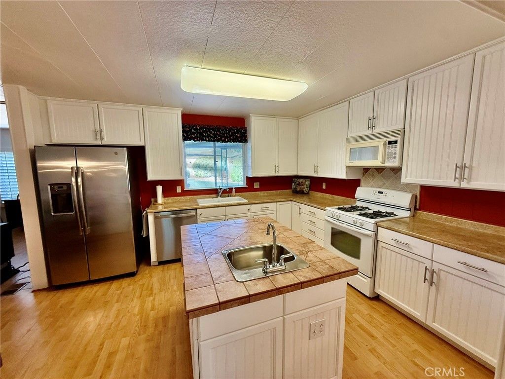 Image 3 of property listing at 7501 Palm 100, Yucca Valley, CA 92284