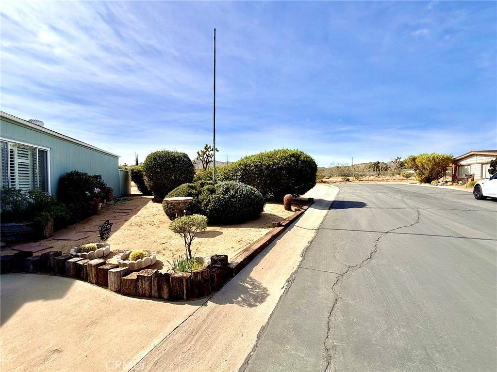 Image 37 of property listing at 7501 Palm 100, Yucca Valley, CA 92284