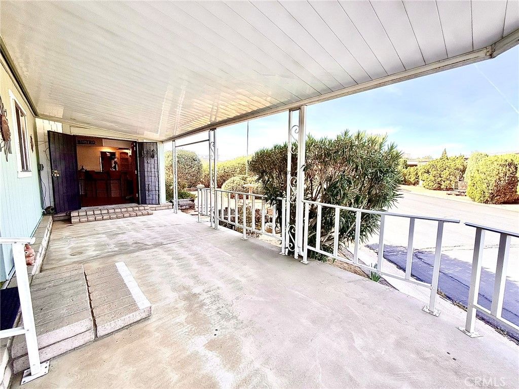 Image 45 of property listing at 7501 Palm 100, Yucca Valley, CA 92284