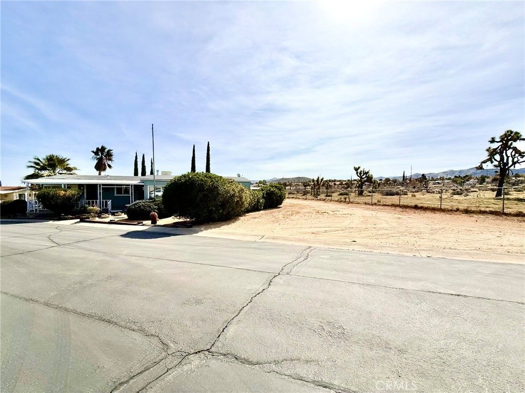 Image 67 of property listing at 7501 Palm 100, Yucca Valley, CA 92284