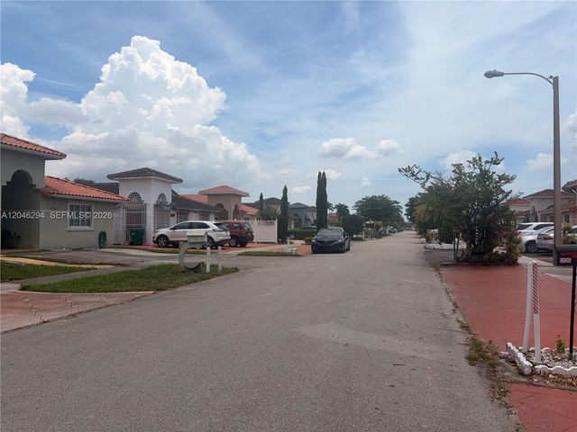 8814 NW 109th Terrace, Hialeah Gardens, FL 33018
