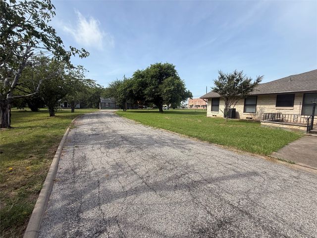 201 N Dallas Street, Palmer, TX 75152