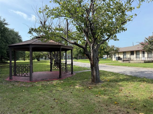 201 N Dallas Street, Palmer, TX 75152