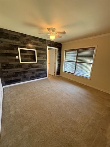 201 N Dallas Street, Palmer, TX 75152