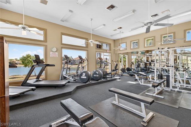 7611 Cameron CIR, Fort Myers, FL 33912