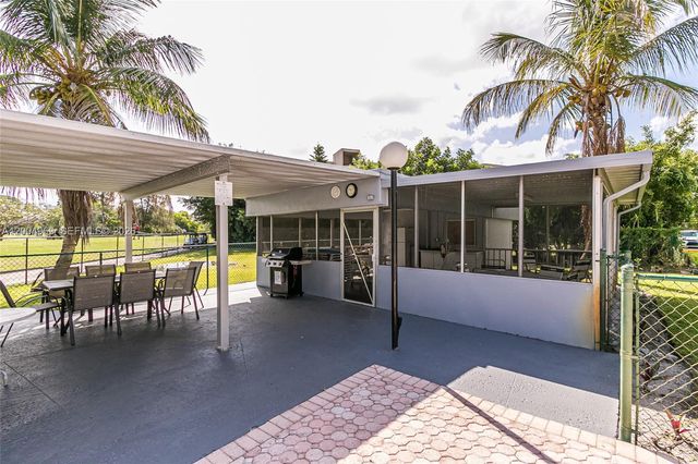 1402 NW 80th Ave 302, Margate, FL 33063