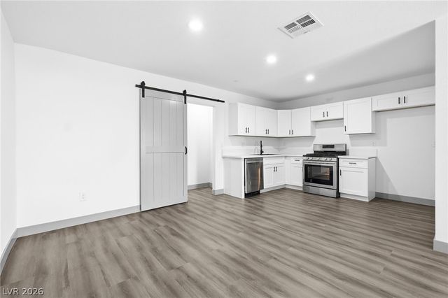 2008 Hassett Avenue, Las Vegas, NV 89104