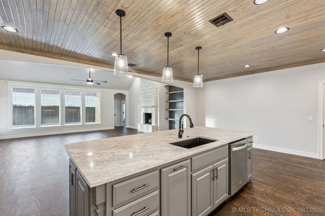 712 E 149th Street S, Glenpool, OK 74033