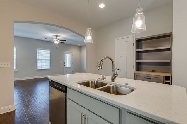 1729 Old Drakes Creek Rd, Hendersonville, TN 37075