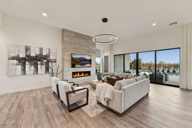 1708 E CREEK CANYON Road, Phoenix, AZ 85086