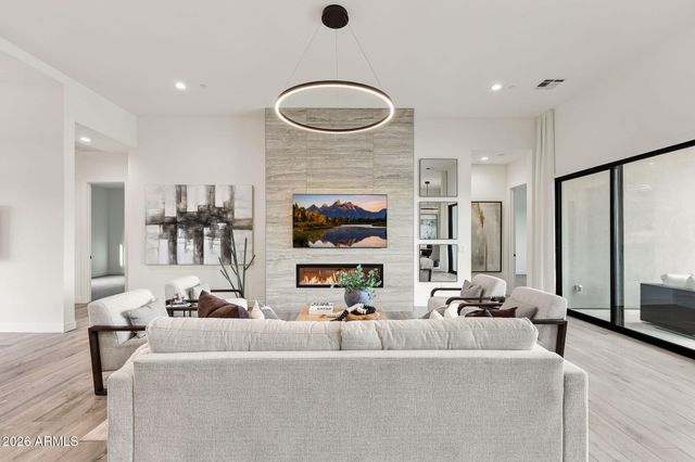 1708 E CREEK CANYON Road, Phoenix, AZ 85086