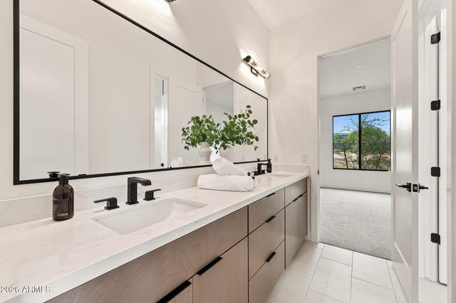 1708 E CREEK CANYON Road, Phoenix, AZ 85086