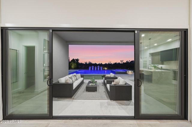 1708 E CREEK CANYON Road, Phoenix, AZ 85086