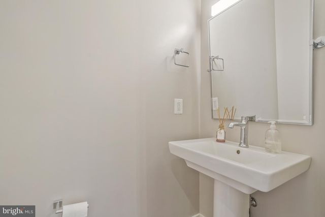 601 N HENRY ST, Alexandria, VA 22314