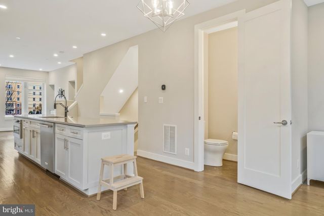 601 N HENRY ST, Alexandria, VA 22314