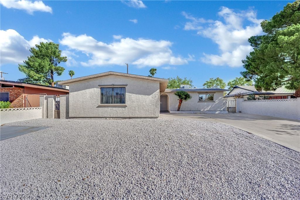 324 Duke Avenue, North Las Vegas, NV 89030 — exterior
