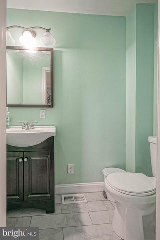 19 ALMOND ST W, Vineland, NJ 08360