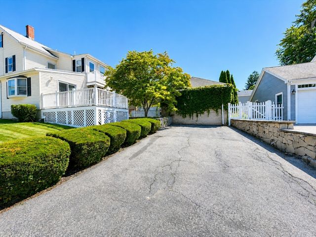 58 Oak St 58, Winchester, MA 01890