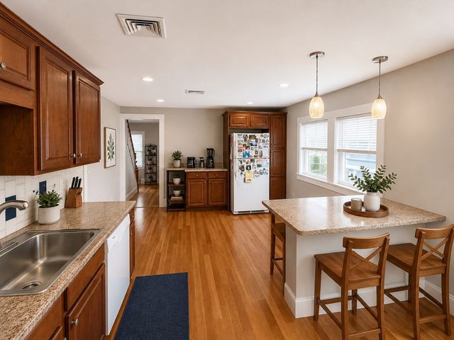 58 Oak St 58, Winchester, MA 01890