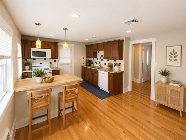 58 Oak St 58, Winchester, MA 01890