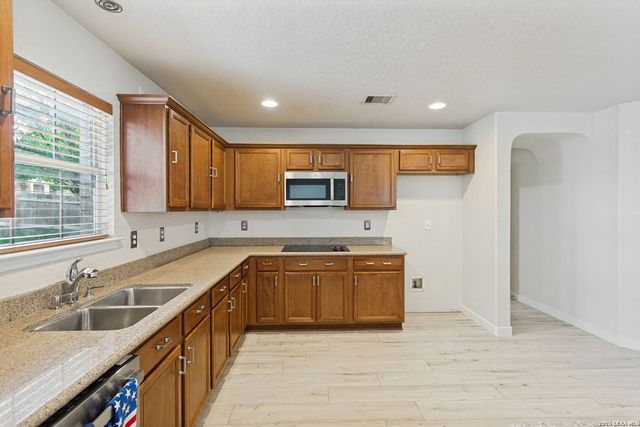 602 Barrow Peak, San Antonio, TX 78251