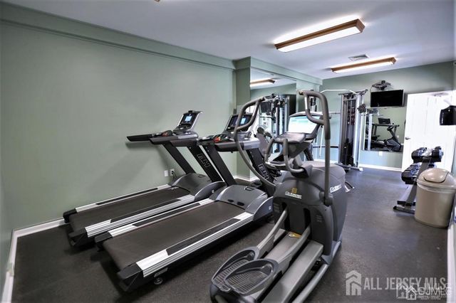 102 somerset Court, South Brunswick, NJ 08540