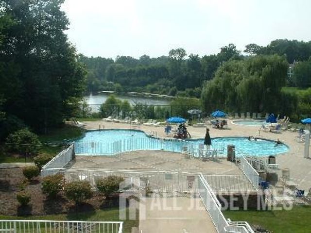 102 somerset Court, South Brunswick, NJ 08540