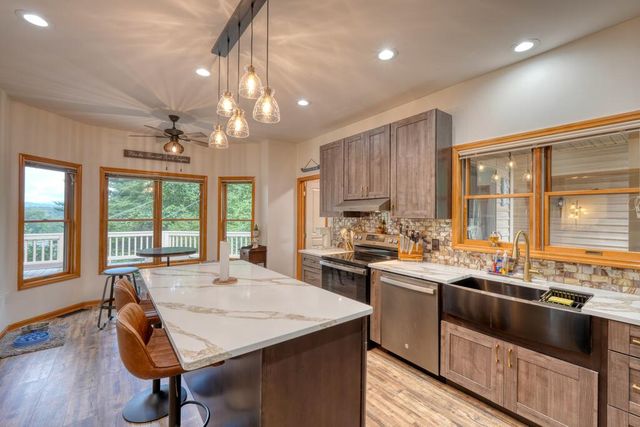 39 Mccracken Cove Road, Hayesville, NC 28904
