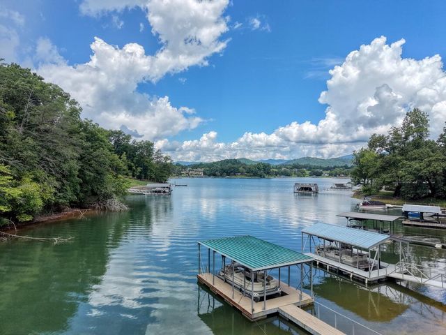 39 Mccracken Cove Road, Hayesville, NC 28904