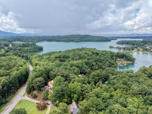 39 Mccracken Cove Road, Hayesville, NC 28904