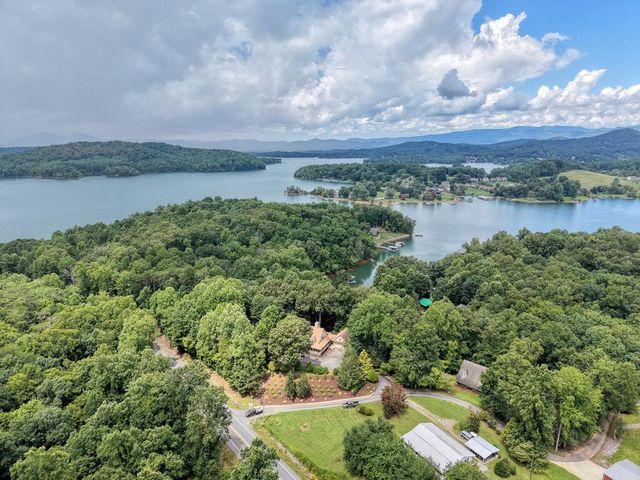 39 Mccracken Cove Road, Hayesville, NC 28904