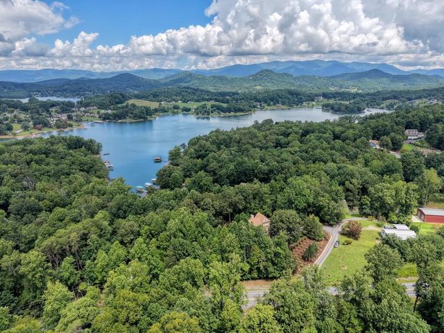 39 Mccracken Cove Road, Hayesville, NC 28904