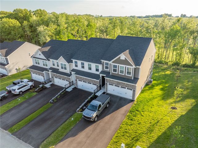 5005 Wellington Ct, Penn Twp, PA 15644